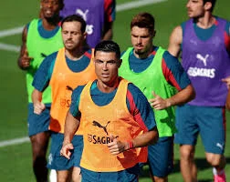 CHỦ TỊCH LIÊN ĐOÀN BỒ ĐÀO NHA MUỐN RONALDO TRỞ LẠI THÁNG 11, ÁN KỶ LUẬT VẪN CHƯA NGÃ NGŨ