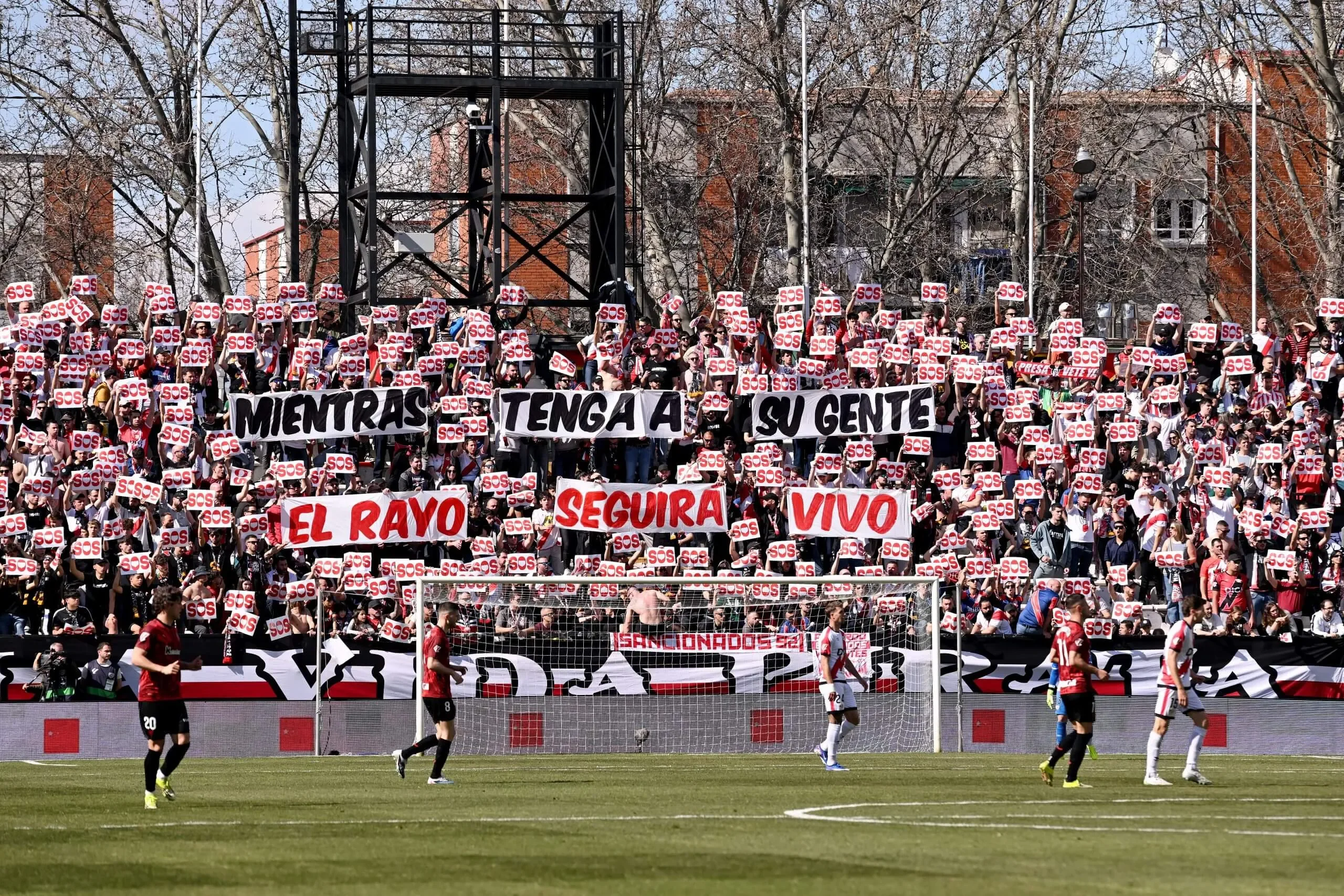 RAYO VALLECANO – ATHLETIC DỪNG GIỮA TRẬN: BIỂU TÌNH CHỐNG CHỦ TỊCH LA LIGA VÀO TÌNH HUỐNG HY HỮU