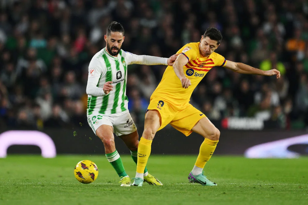 REAL BETIS VS BARCELONA: NGÔI ĐẦU BẢNG CÓ ĐỨNG VỮNG TRƯỚC ĐỘI CHỦ NHÀ ĐANG THĂNG HOA?