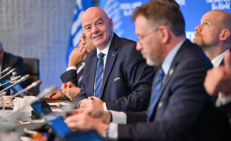 CHỦ TỊCH FIFA GIANNI INFANTINO XIN LỖI VỤ 4,2 TỶ USD, NHƯNG KHỦNG HOẢNG LÃNH ĐẠO CHƯA HẠ NHIỆT