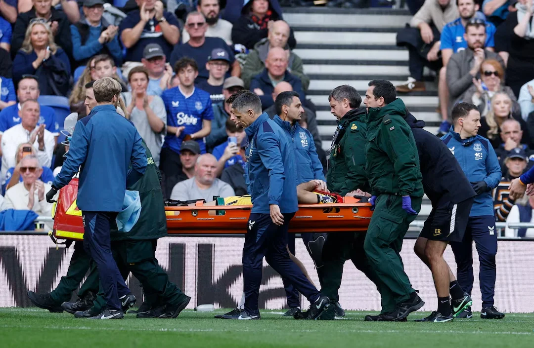 EMILIANO MARTÍNEZ PHẪU THUẬT SAU CHẤN THƯƠNG KINH HOÀNG, CHELSEA ĐỐI MẶT NGUY CƠ MẤT THỦ MÔN SỐ MỘT